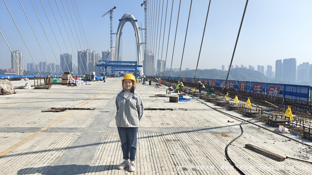 工程健康安全中心 韋麗瓊：韋麗瓊投身于興聯路大橋梁健康監測項目的攻堅一線，用專業與堅守為長沙市的交通動脈保駕護航。.jpg